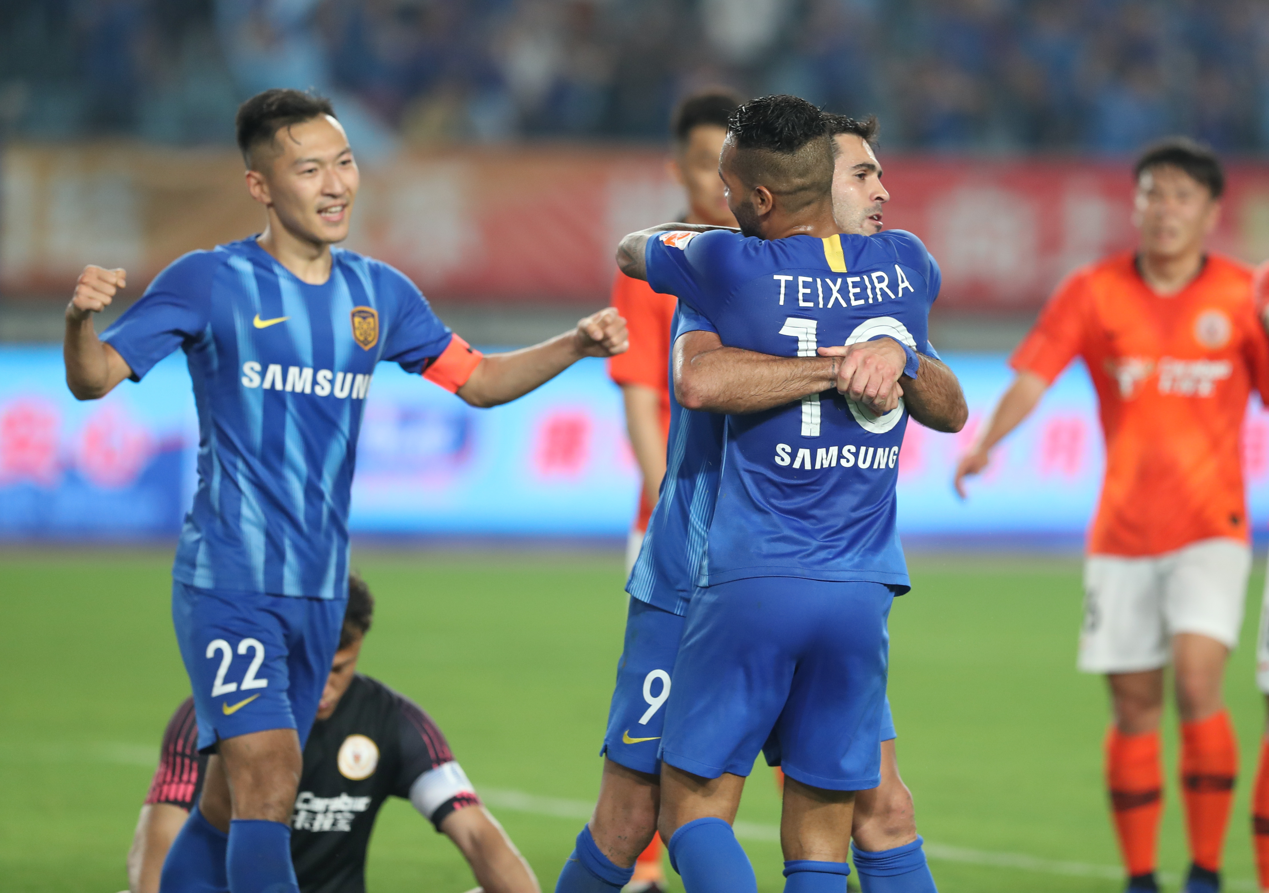 半场战报 半场战报